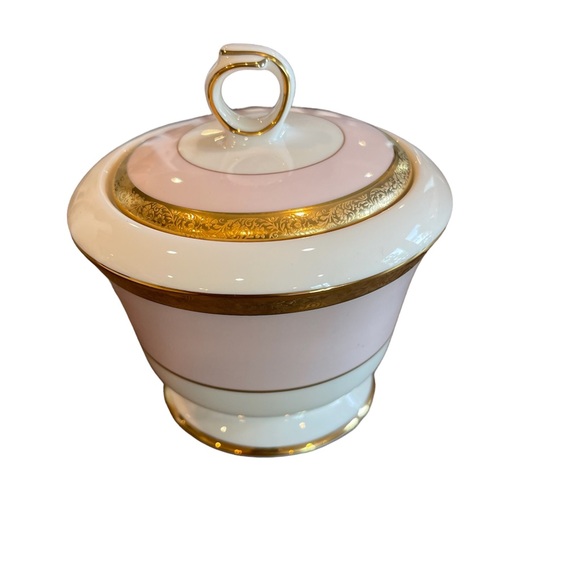 6pc Mary Kay Dinner Set - 40th Year Mary Kay Gold, Barbie Pink, and White. - Picture 8 of 13